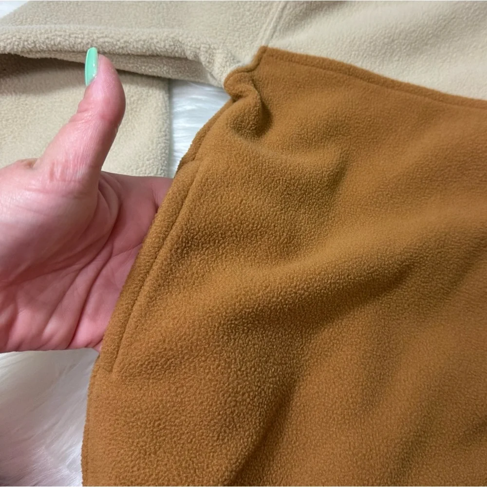 Old Navy Youth Boy Size Small (6/7) Tan and Cream Micro Fleece Pullover